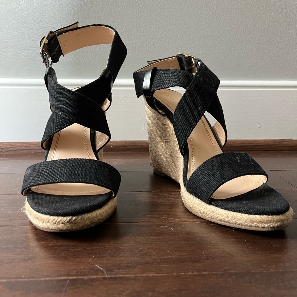 Banana Republic black wedge Womens 4 1/2” sandals